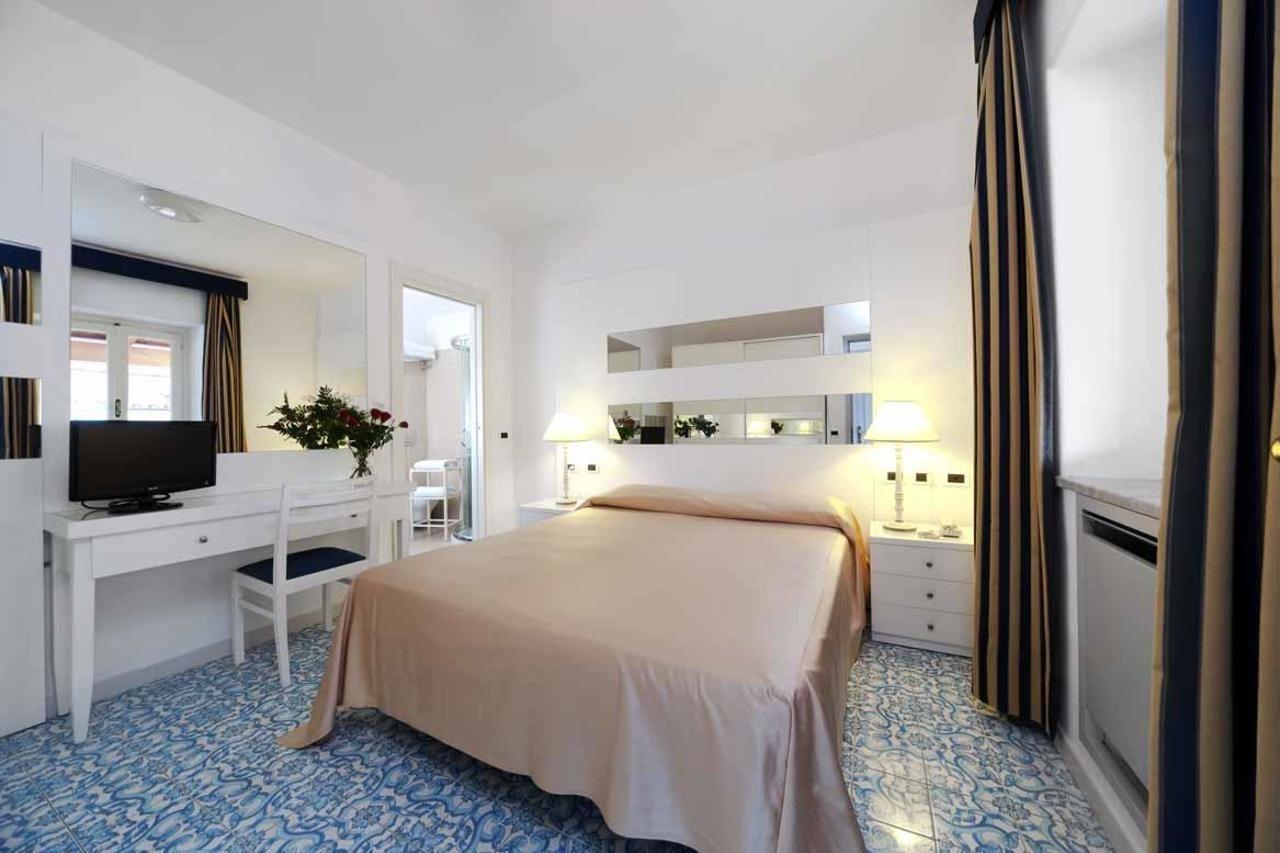 Hotel Villa Svizzera Terme Лакко-Амено Экстерьер фото
